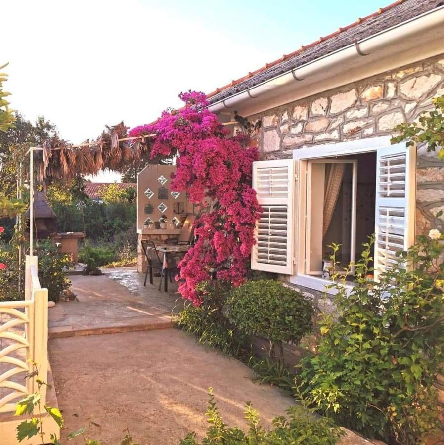 Adorable Summer House By The Sea Zapuntel Bagian luar foto